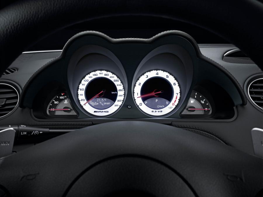  Mercedes-Benz SL63 AMG 2009 года  (фото 17 из 43)